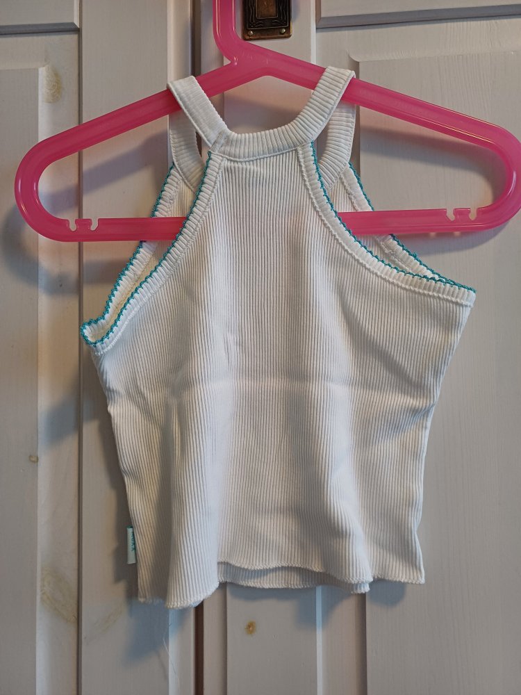 Schönes T-Shirt mit Blume und Holzperlen 