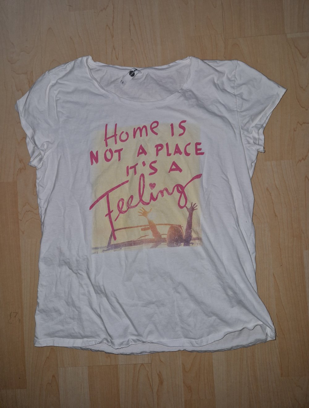 T-Shirt Home is Not a place L weiß