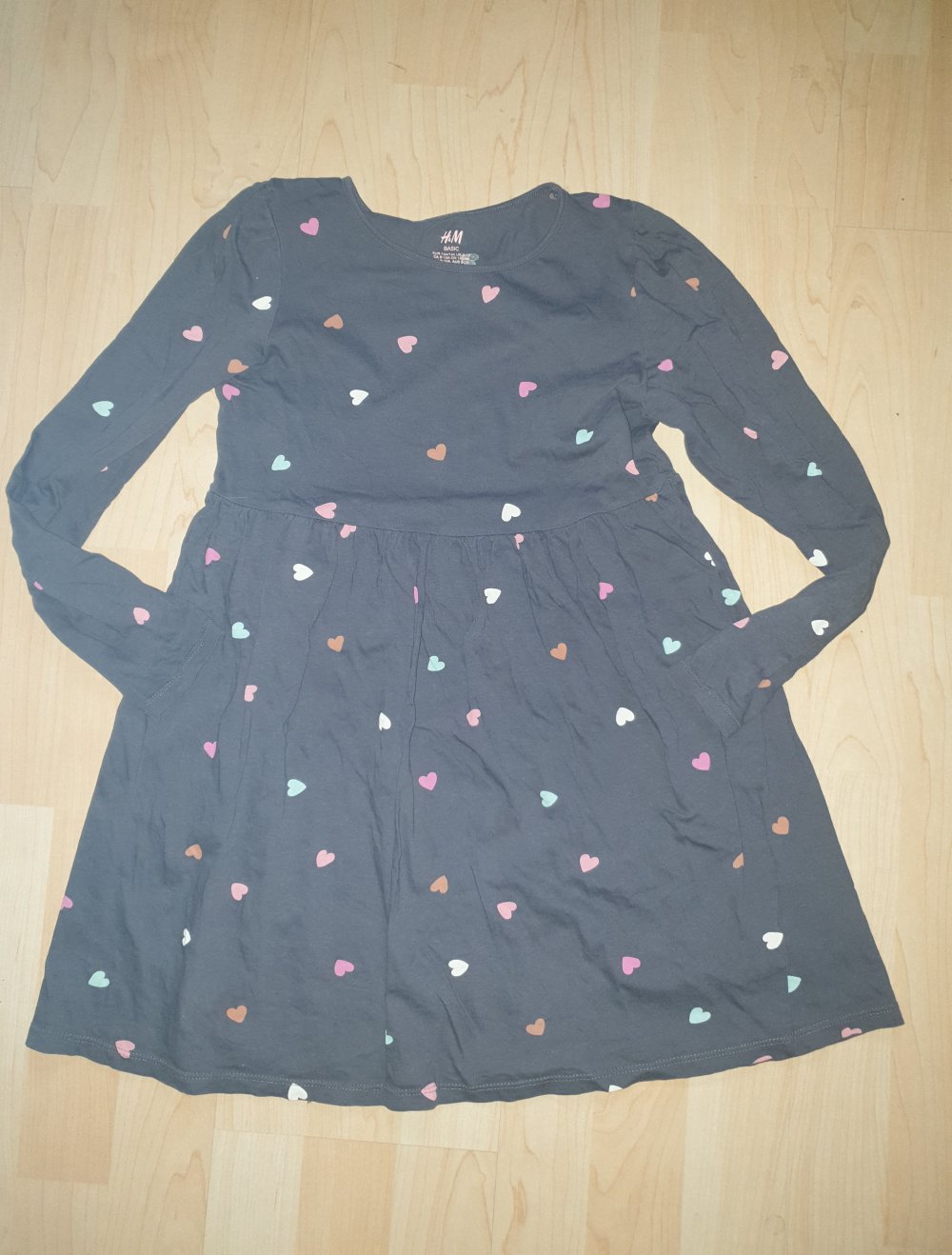 H&M Kleid 134 ist grau Herzen bunt