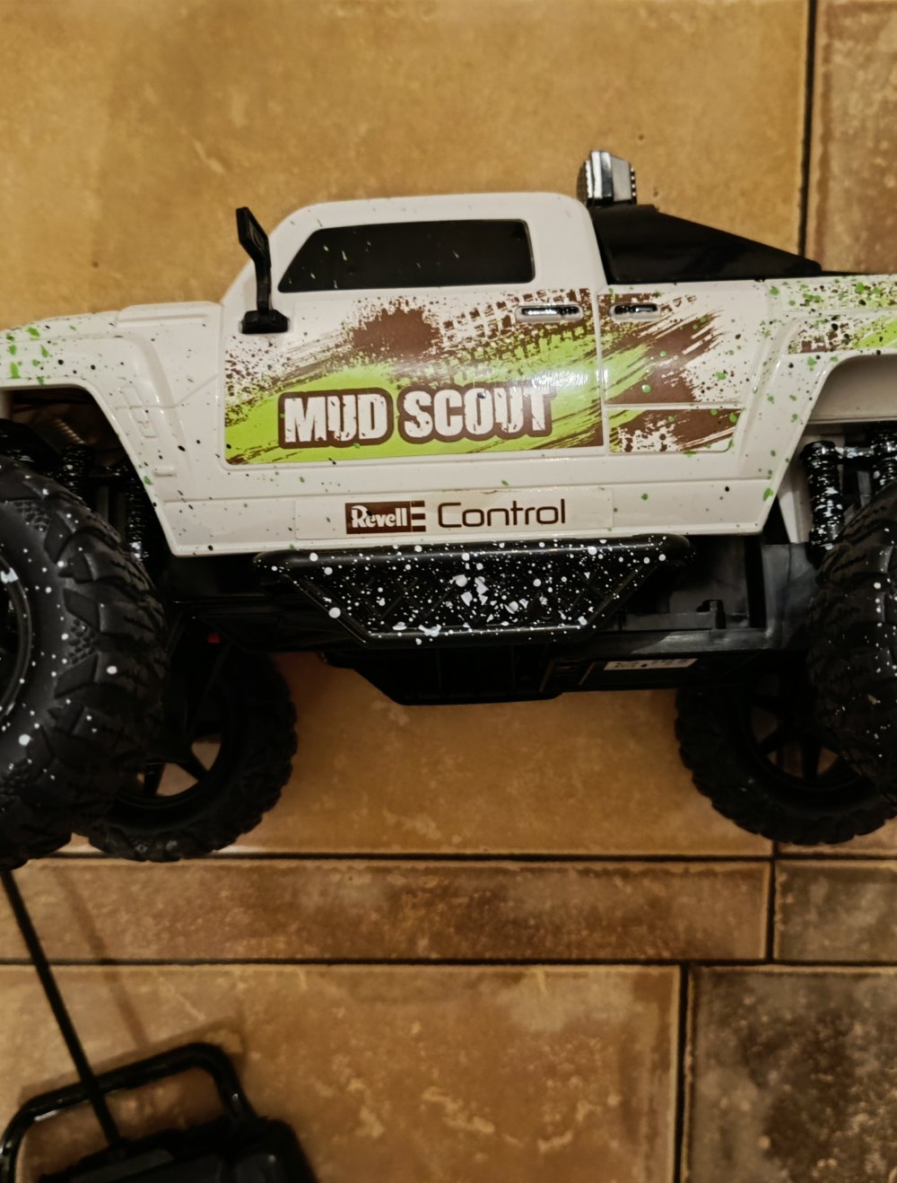ferngesteuertes Auto Revell mud scout