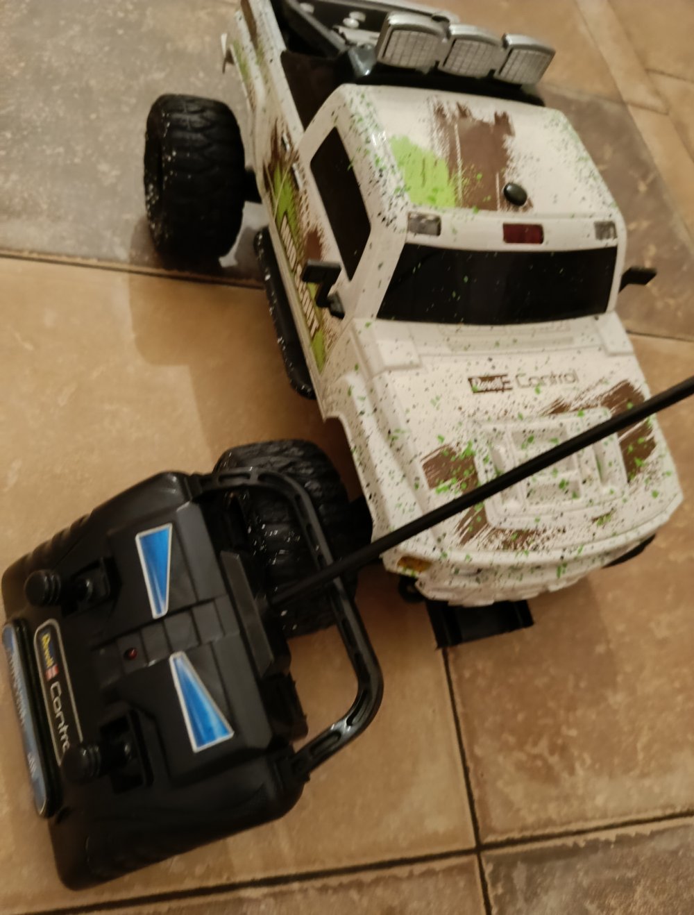 ferngesteuertes Auto Revell mud scout