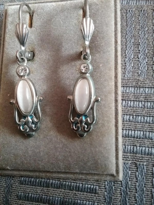 Ohrhänger, silberfarben, weißes Katzenauge, Modeschmuck