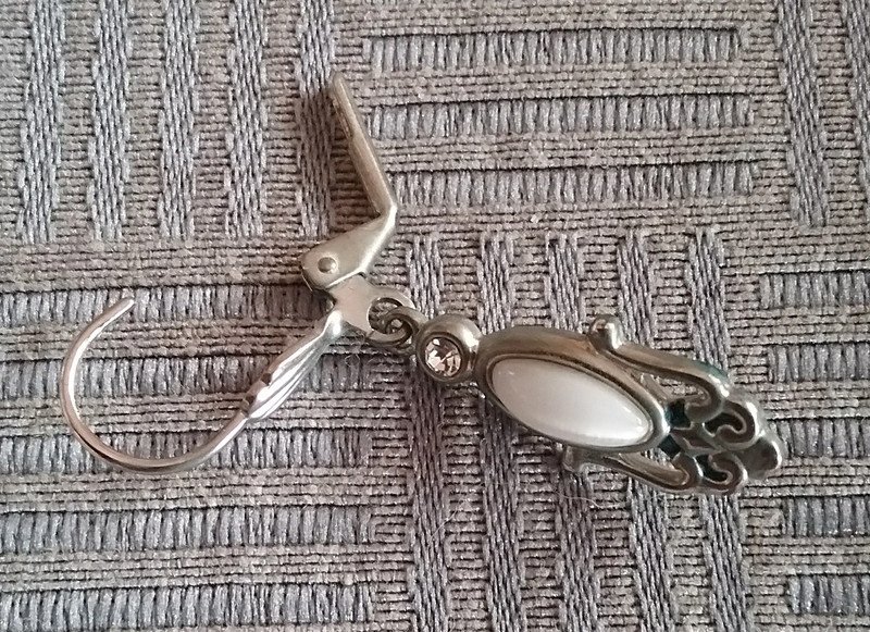 Ohrhänger, silberfarben, weißes Katzenauge, Modeschmuck