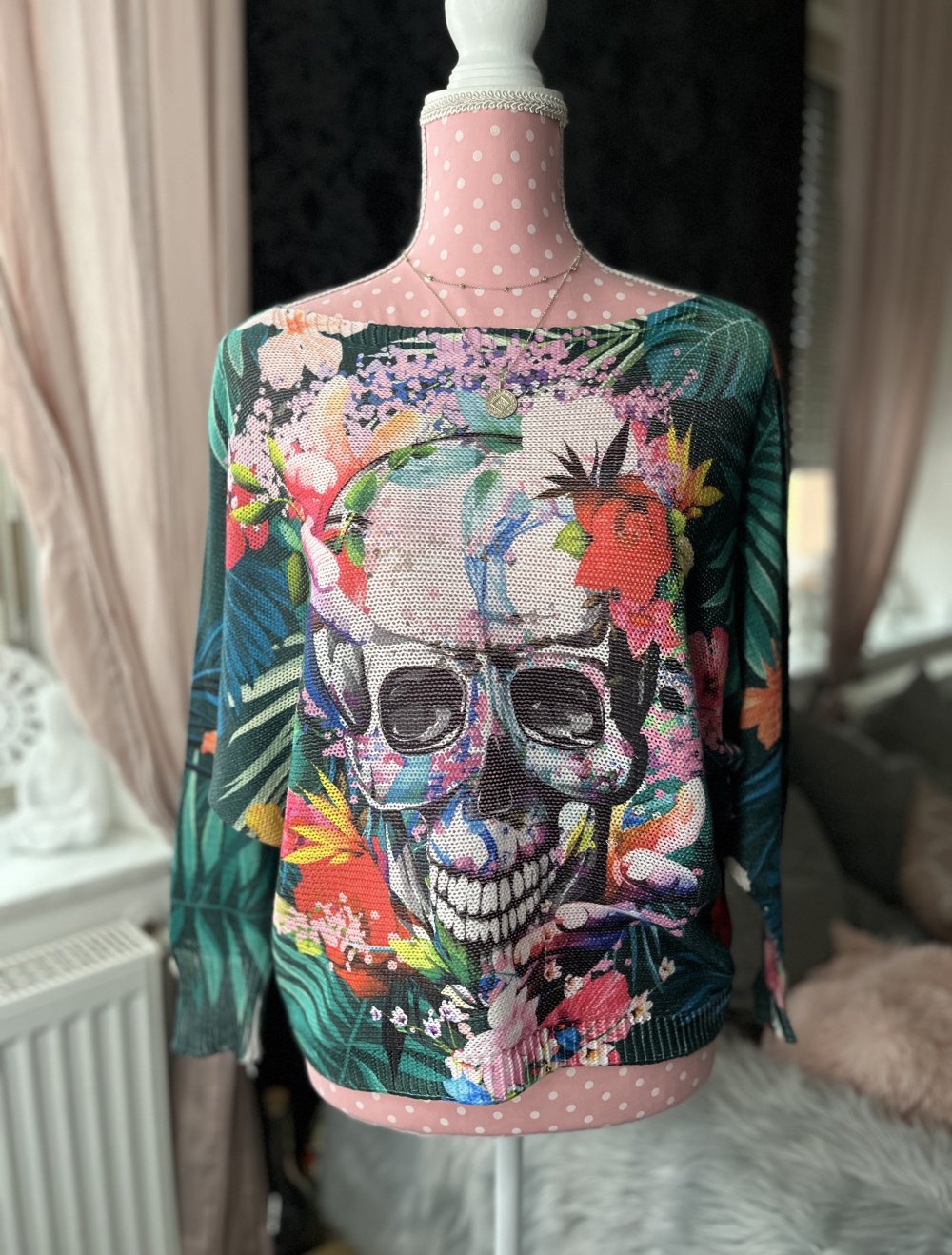 Bunter Pullover mit Totenkopf Gr S