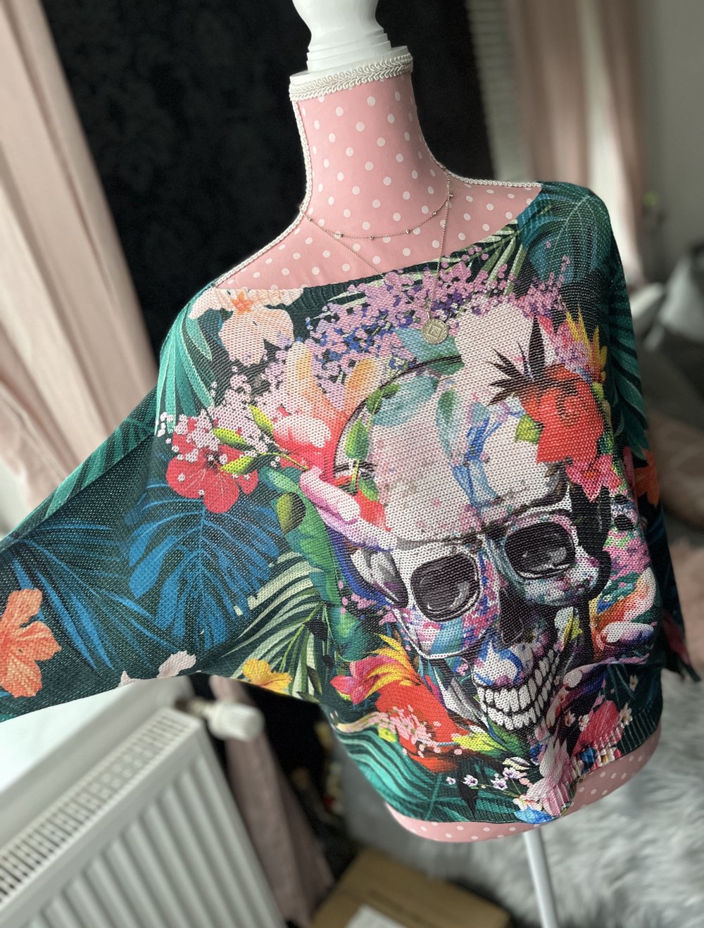 Bunter Pullover mit Totenkopf Gr S