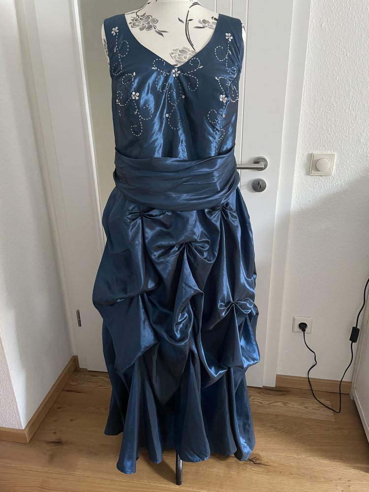 Ballkleid mit Stickerei blau