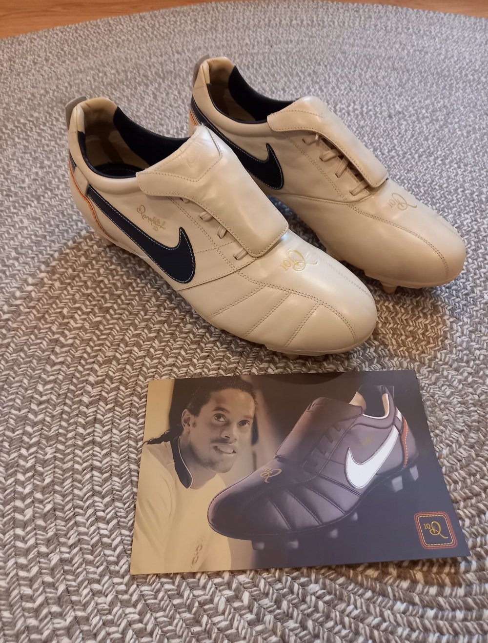 Nike Ronaldinho Fu ballschuhe Kleiderkorb