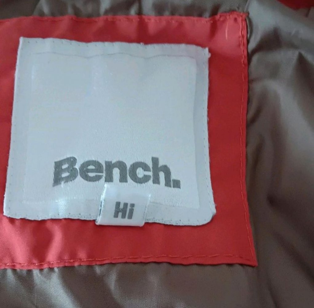 Orangefarbene Winterjacke, Größe: L, Marke: Bench, sehr guter Zustand