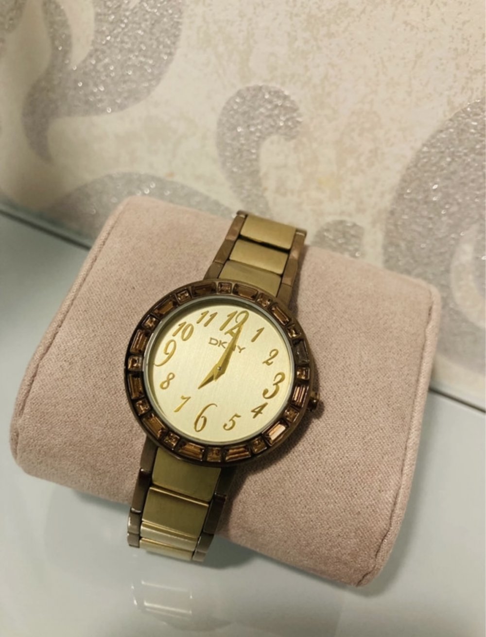 Schöne Armbanduhr Uhr Damen DKNY Strasssteine Gold Braun Damenuhr Edelstahl Top