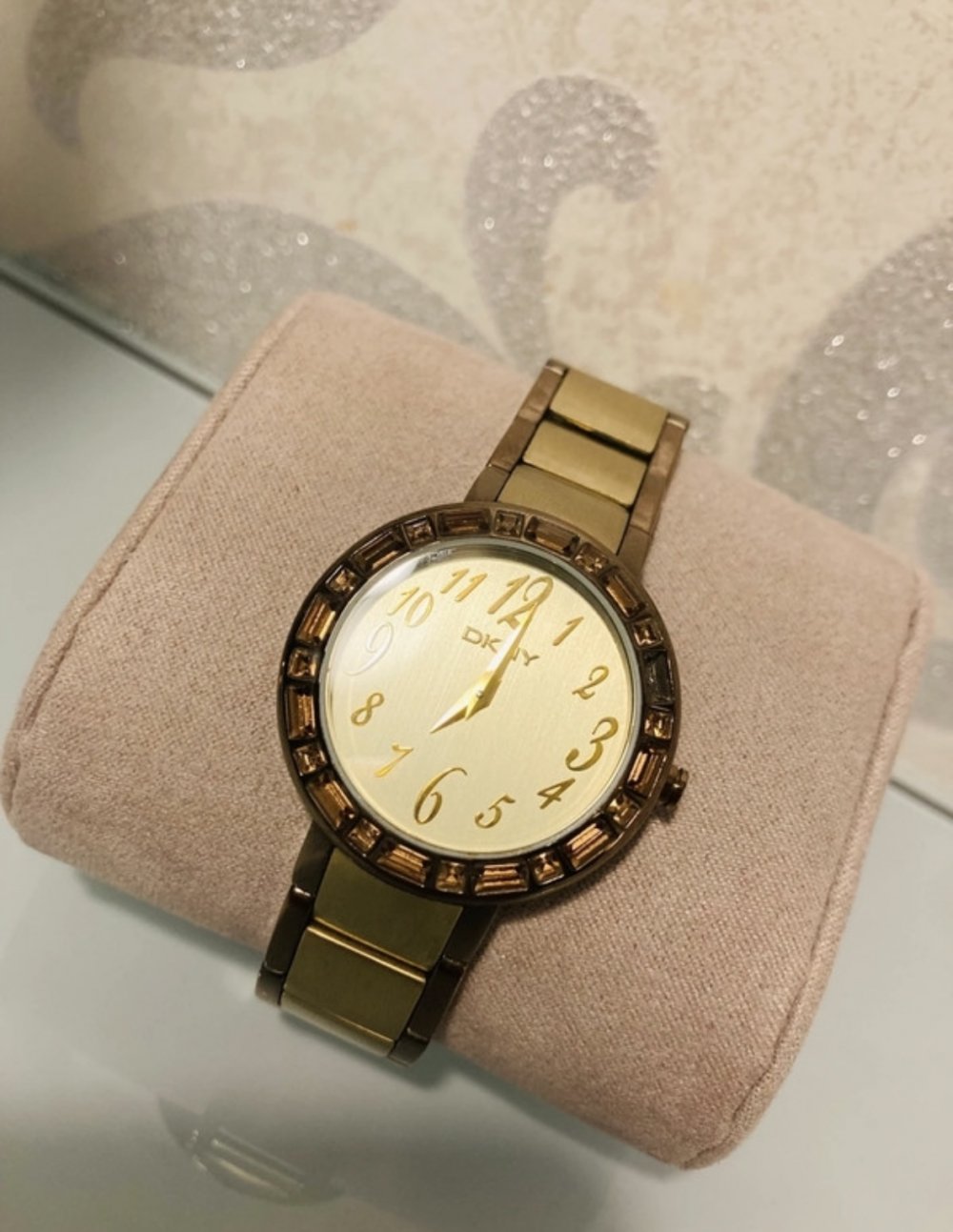 Schöne Armbanduhr Uhr Damen DKNY Strasssteine Gold Braun Damenuhr Edelstahl Top