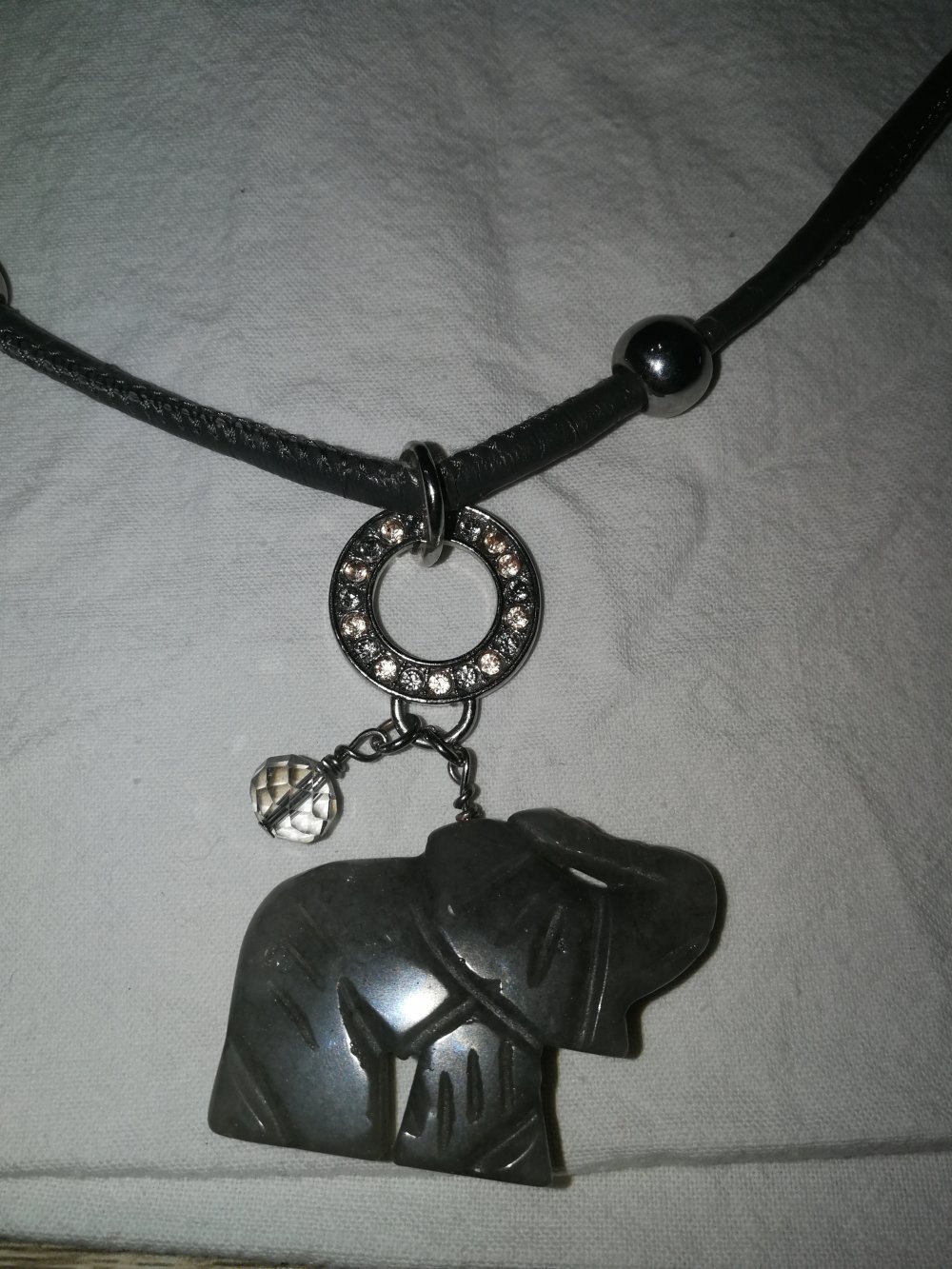 Kette mit Elefantenanhänger