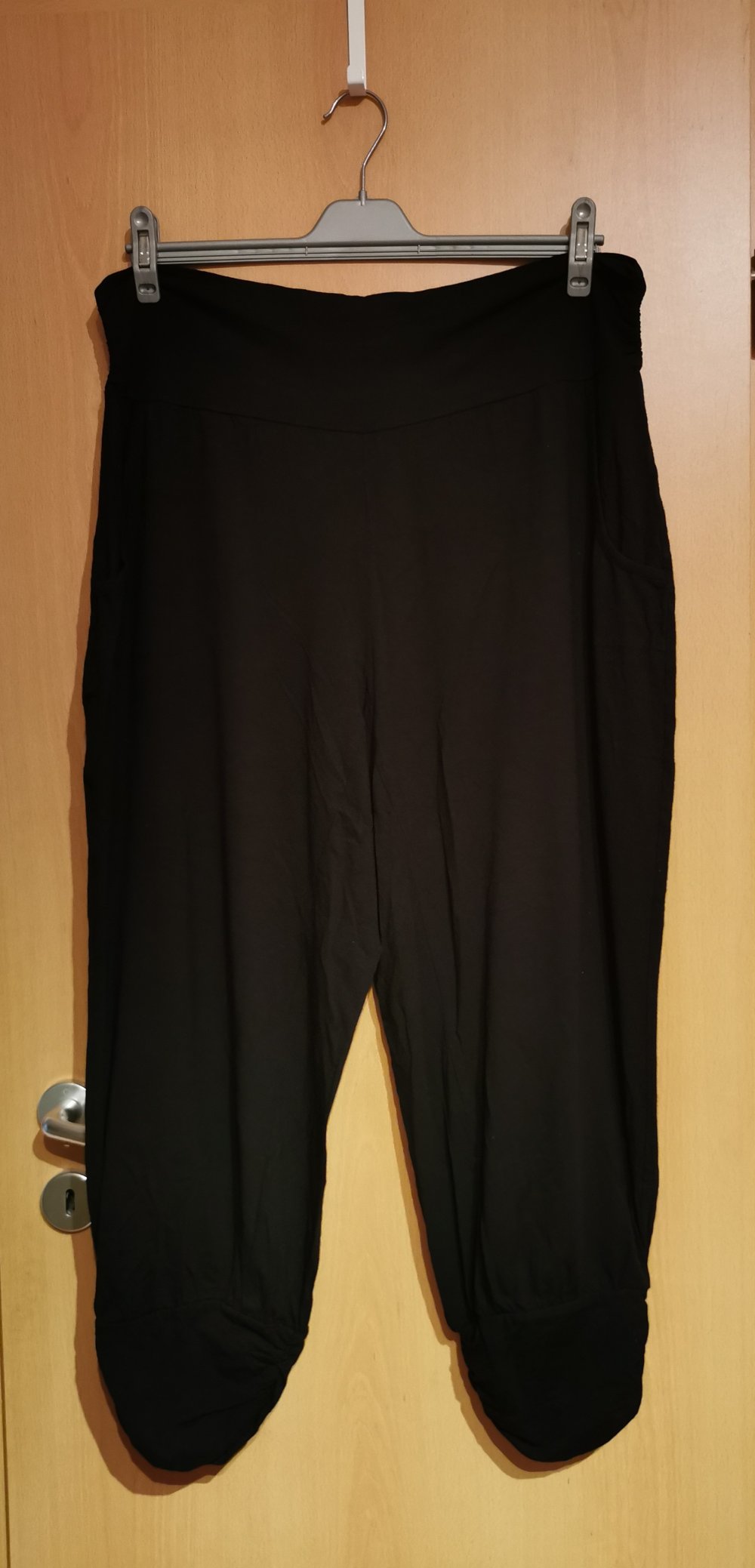 schwarze Stoffhose (Gr. 48)