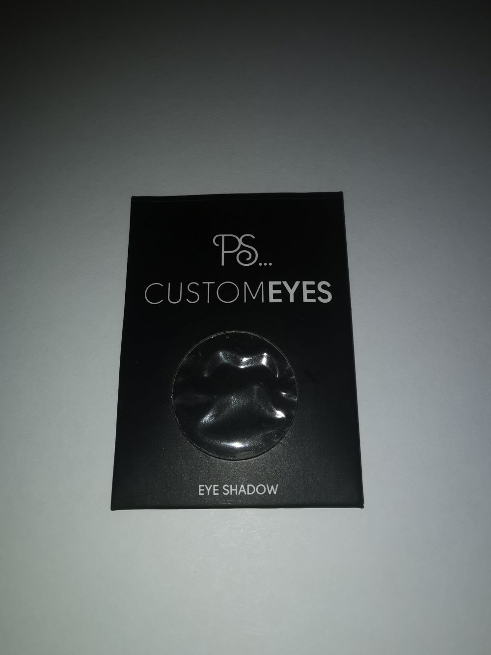 schwarzer Lidschatten