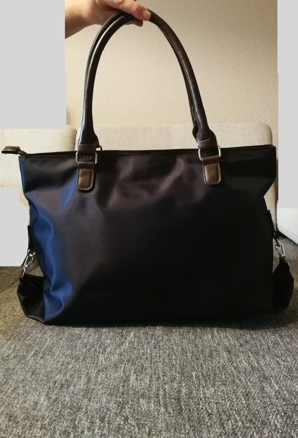 dunkelblaue Tasche