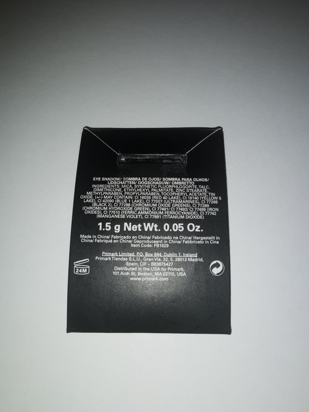 schwarzer Lidschatten