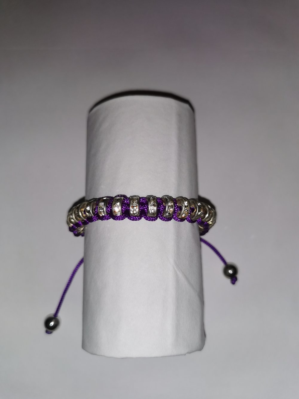 Armband mit Glitzersteinchen