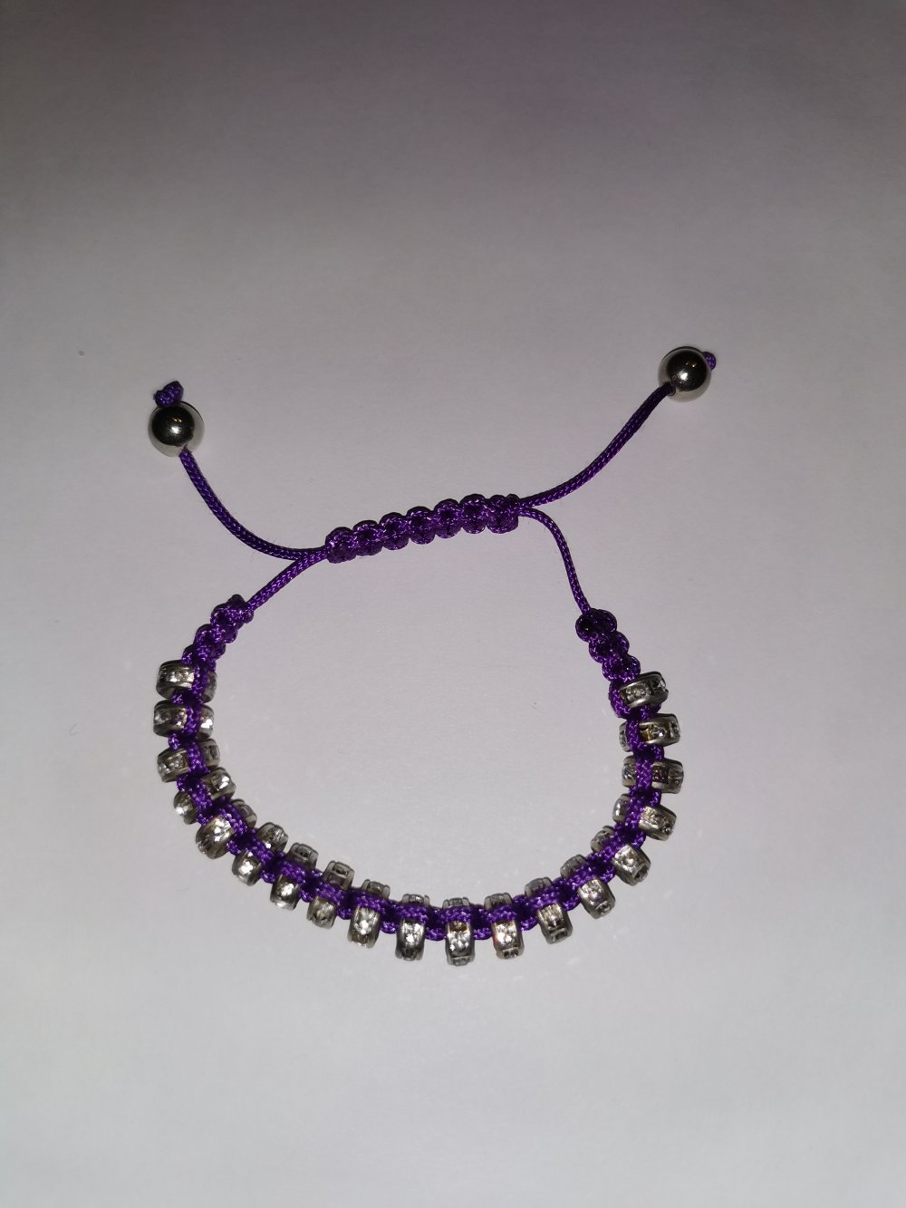 Armband mit Glitzersteinchen