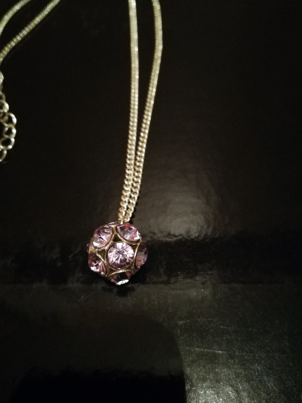 Kette mit violetten Anhänger