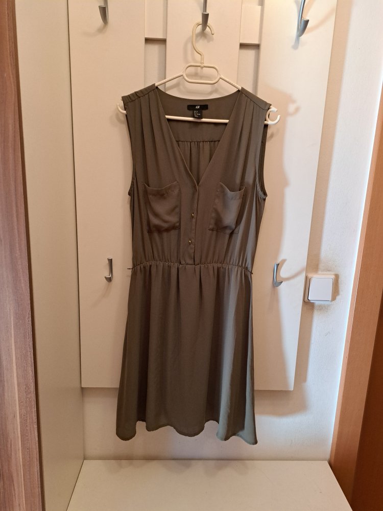 H&M Kleid Gr. 38 olivgrün mit Taschen