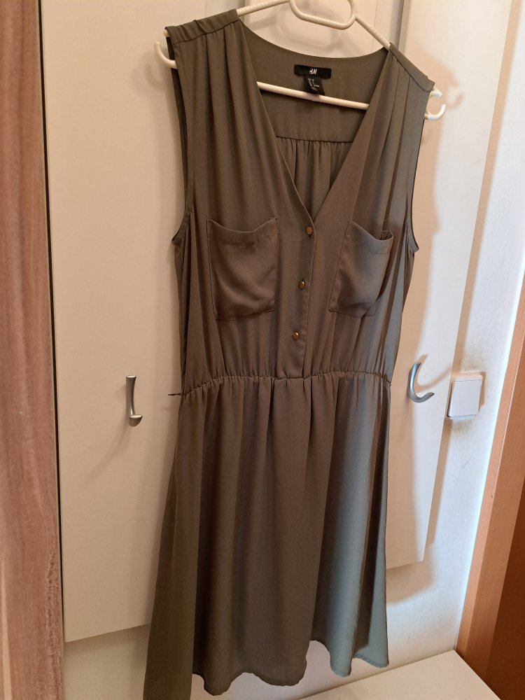 H&M Kleid Gr. 38 olivgrün mit Taschen