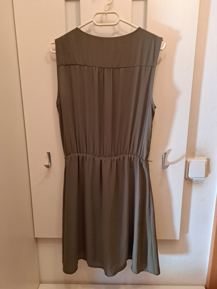 H&M Kleid Gr. 38 olivgrün mit Taschen