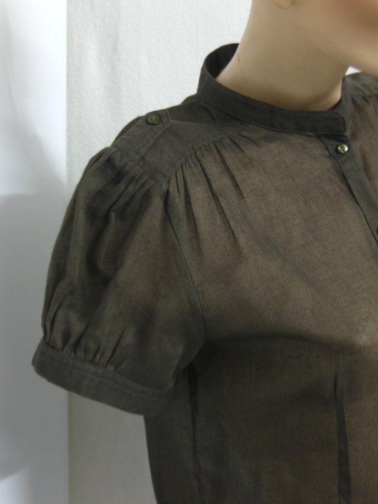 luftige Sommerbluse mit Puffärmeln