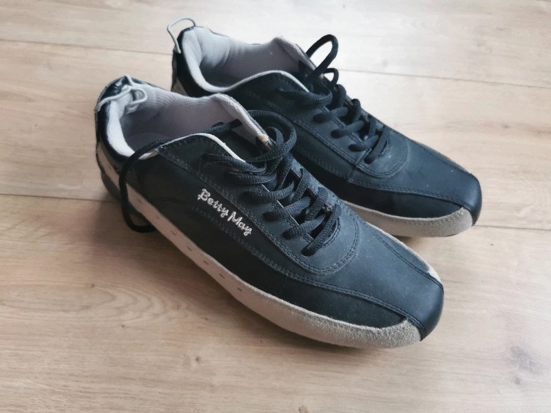 Turnschuhe in 41 wie neu