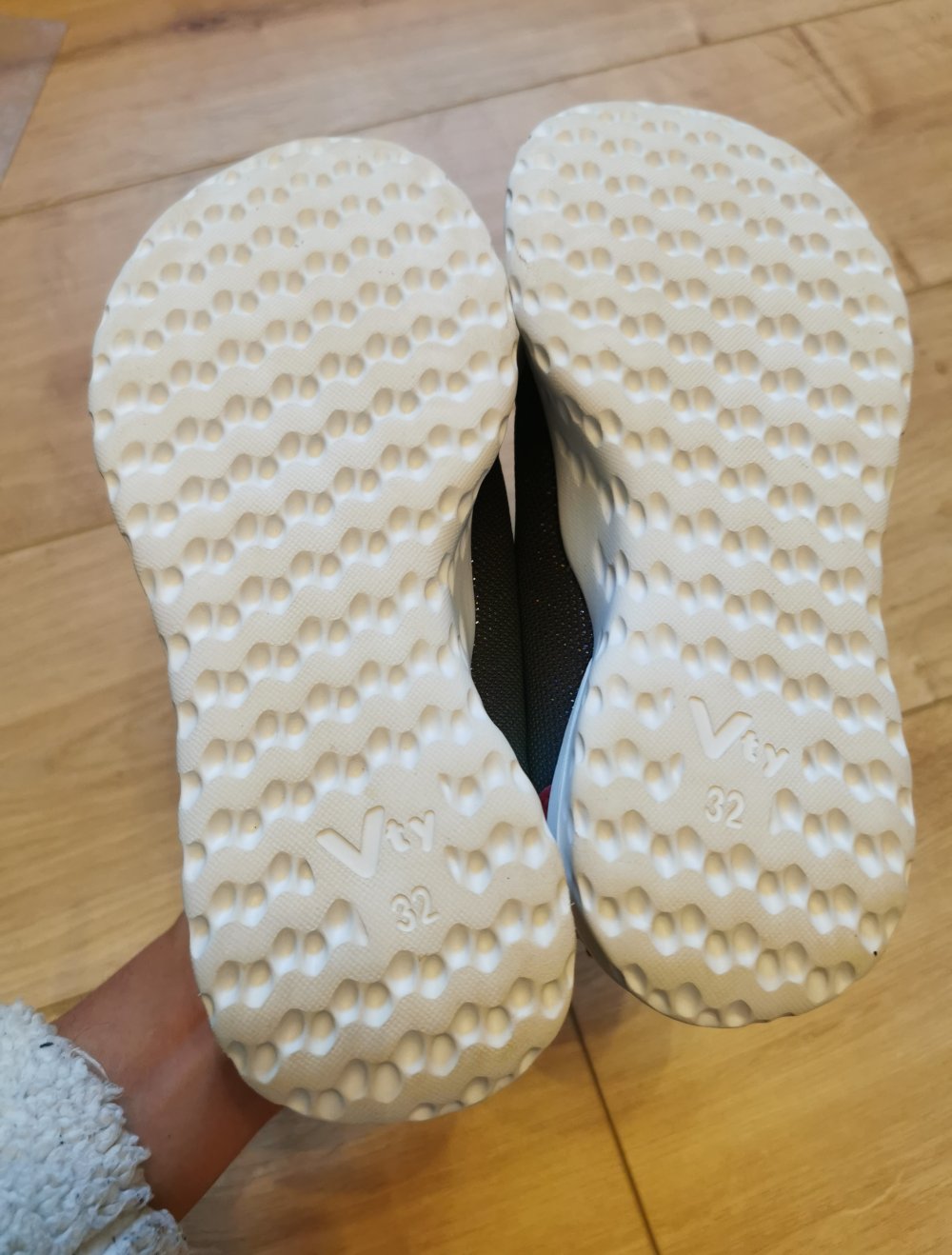 Tolle Turnschuhe mit Glitzer in 32