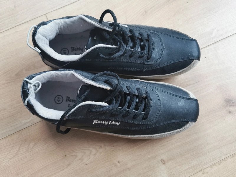 Turnschuhe in 41 wie neu