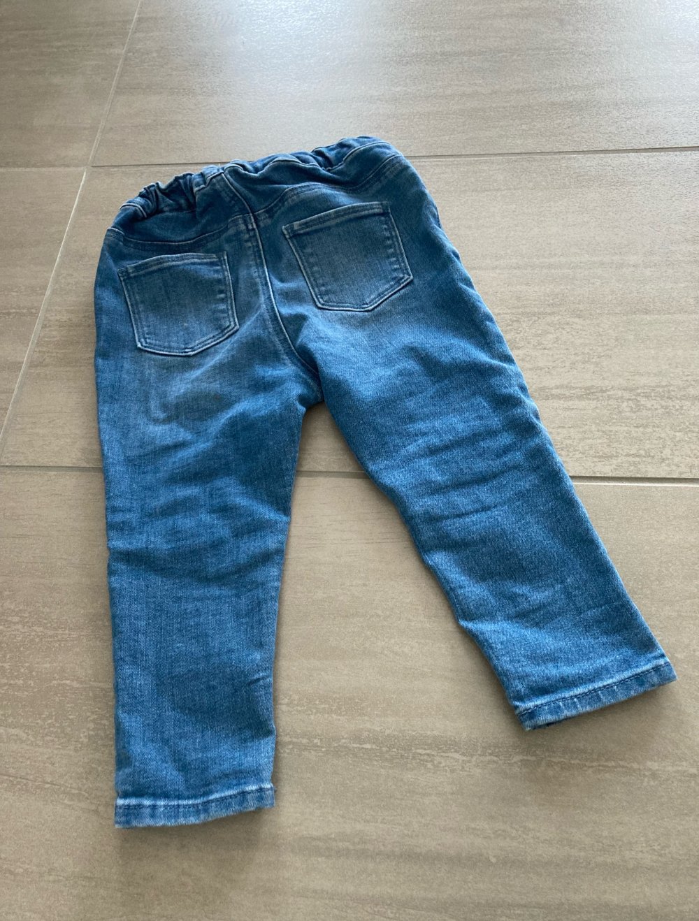H&M Hose mit Blumen Stickerei Jeans Gr 86