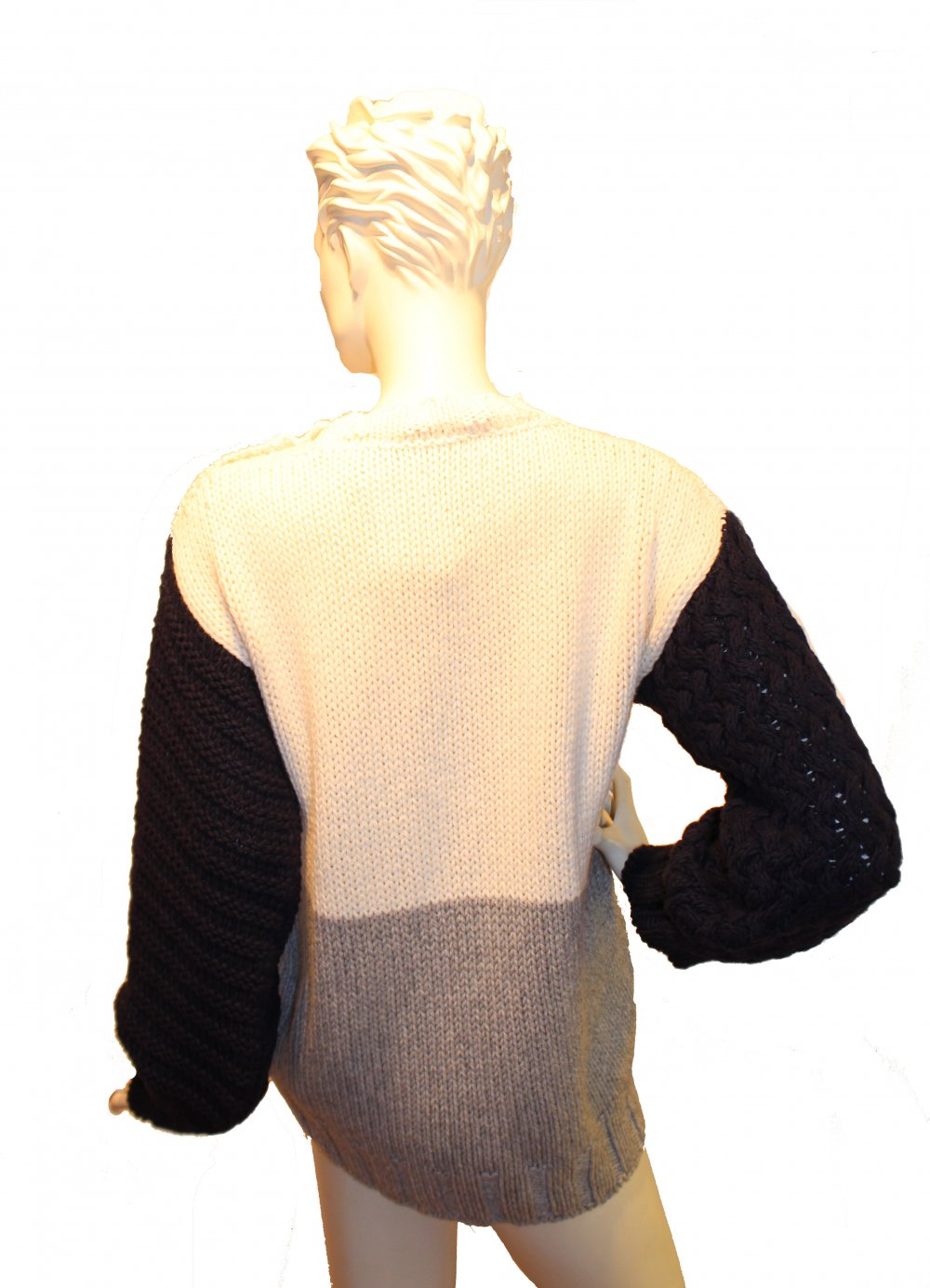 NEU: Strickpullover, weiß-blau-grau mit goldfarbenen Knöpfen, Boutiquen-Preis: 349 €