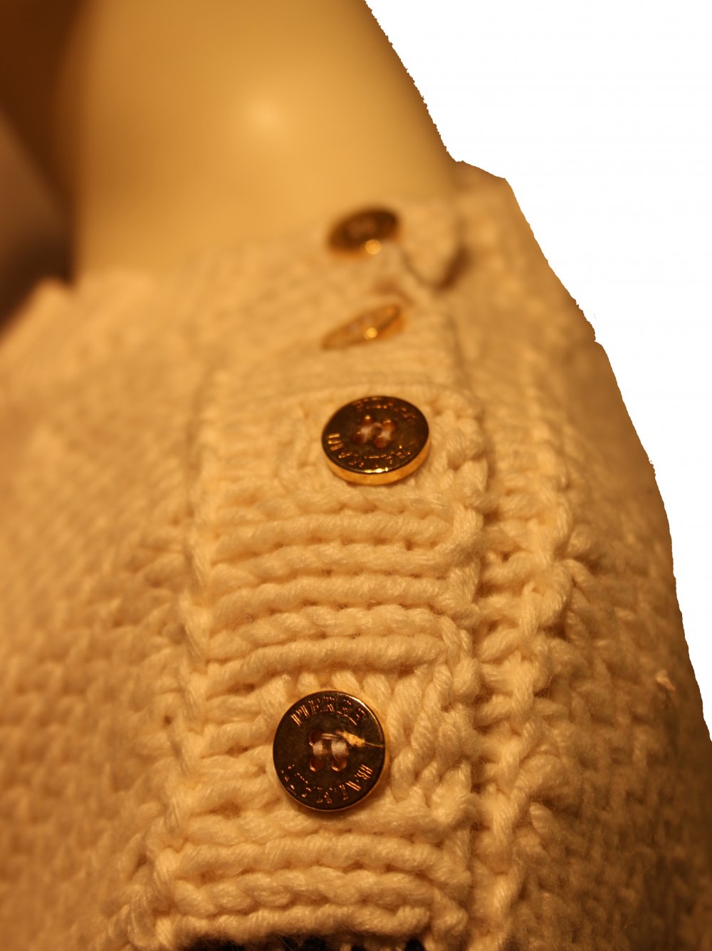 NEU: Strickpullover, weiß-blau-grau mit goldfarbenen Knöpfen, Boutiquen-Preis: 349 €