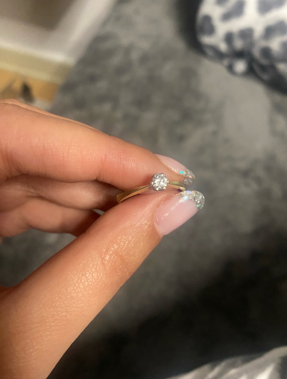 Goldring mit wunderschönem Stein