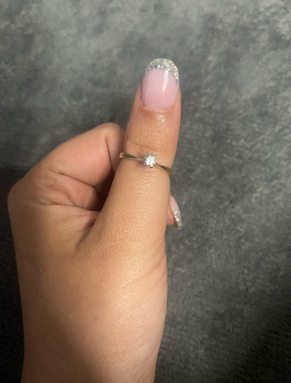 Goldring mit wunderschönem Stein