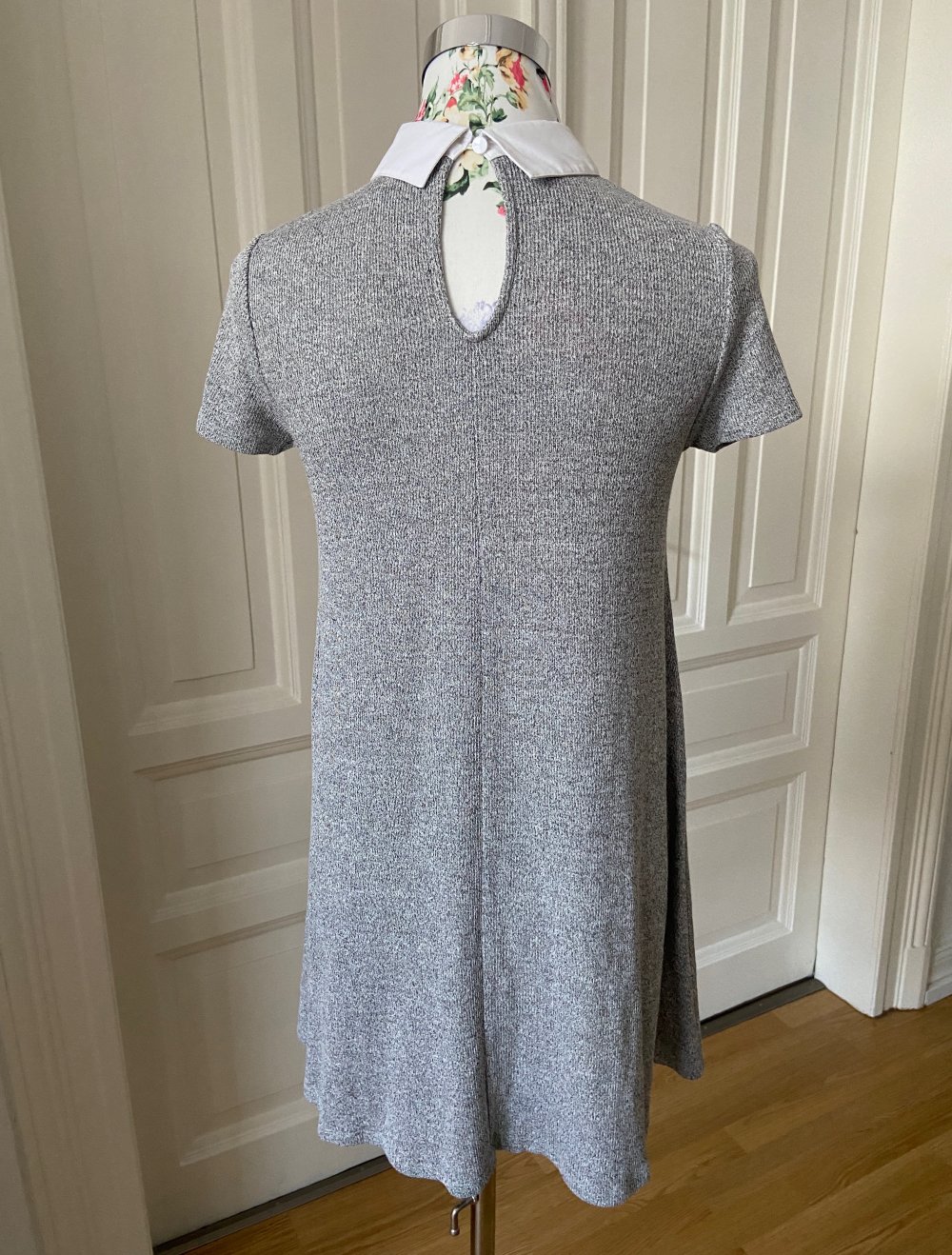 Graues Strickkleid Wednesday Style, S