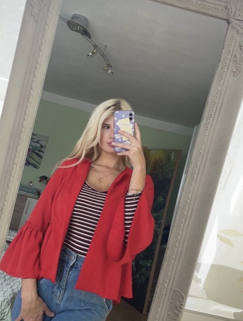 Rotes Jäckchen mit Laternenärmeln