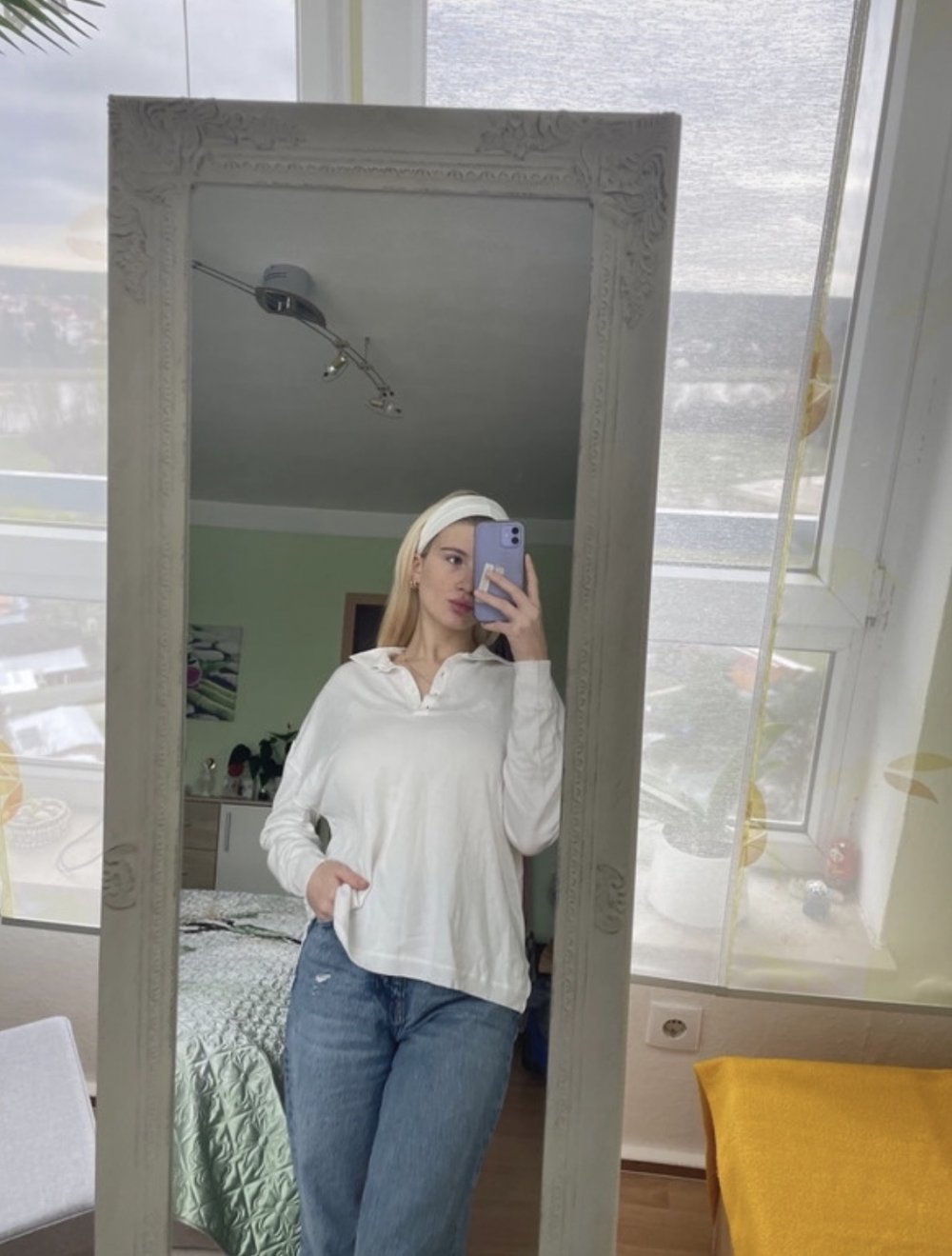 weißes Langarmshirt mit Kragen