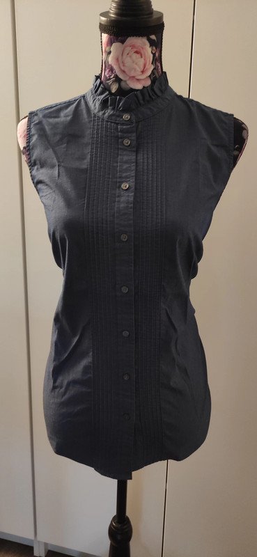 Ärmellose Jeansbluse mit Stehkragen