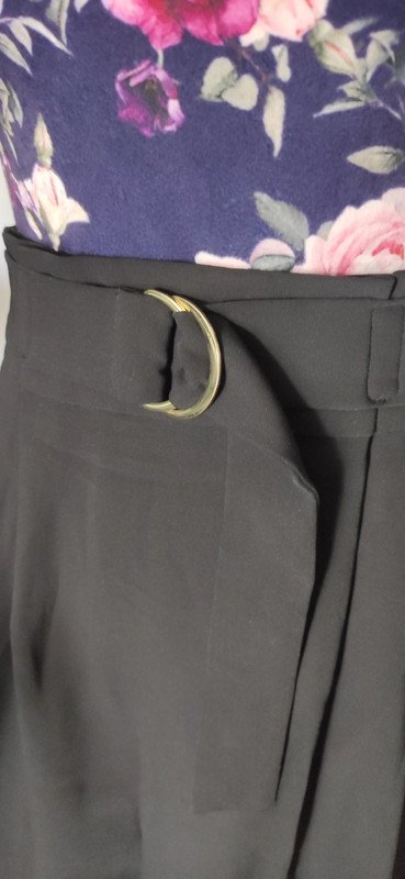 Schwarzer High Waist Rock mit Gürtel