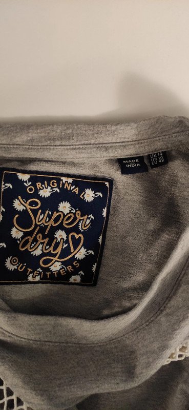 Sweatshirt mit Cut Outs und Spitze