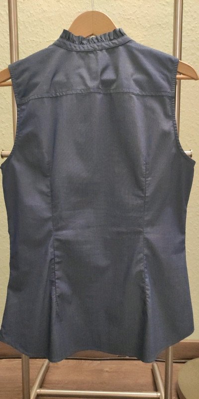 Ärmellose Jeansbluse mit Stehkragen