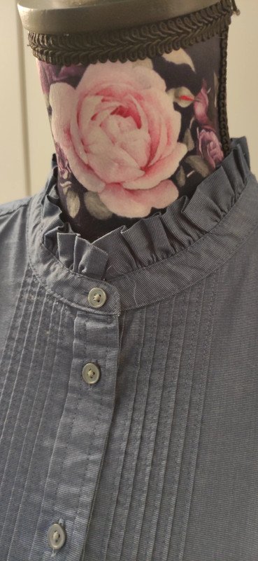 Ärmellose Jeansbluse mit Stehkragen