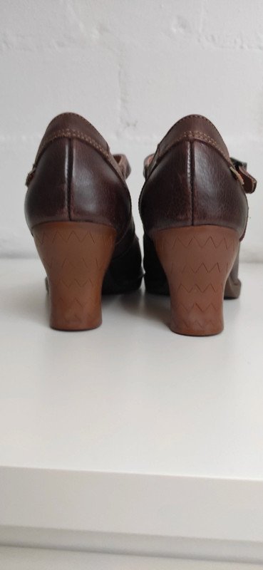 Echtleder Pumps mit T-Steg