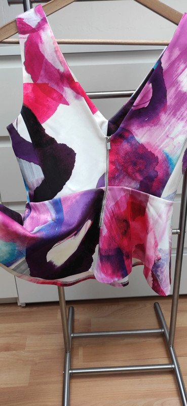 Pinkes Peplumtop mit V Ausschnitt