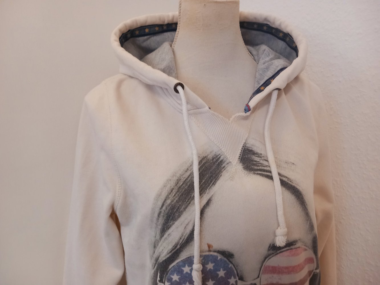 Tommy HIlfiger Kapuzen Sweatshirt Pullover Pulli Sweatter Hoodie Hoody Gr M 38 weiß blau rot black  Front Print