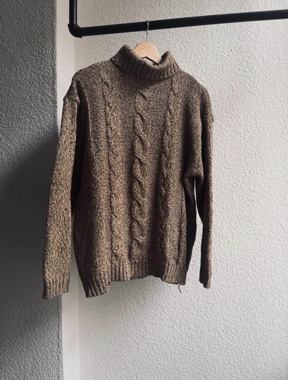 Rollkragenpullover in Braun melliert