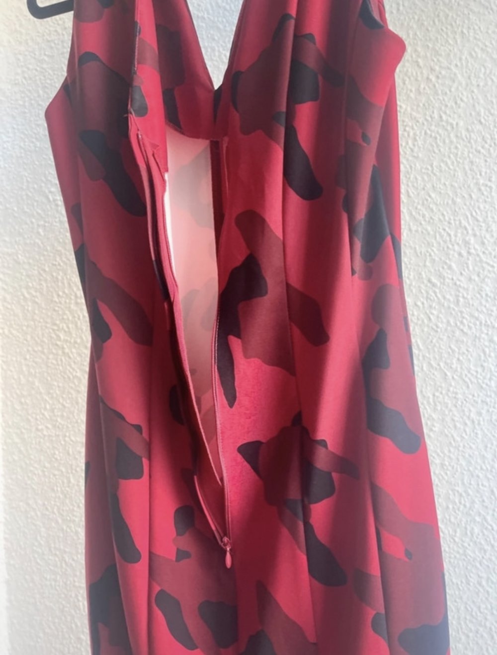 rotes figurbetontestes Kleid