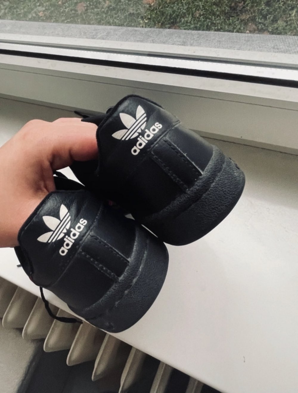 Adidas Continental in schwarz