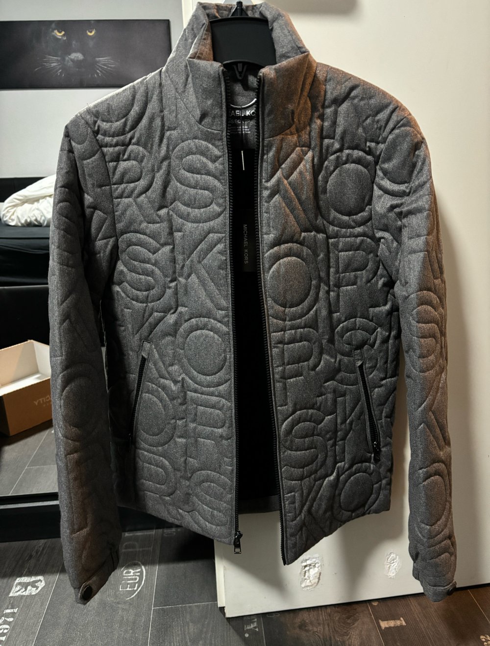 Michael Kors Jacke in Größe XS fällt jedoch wie S aus.