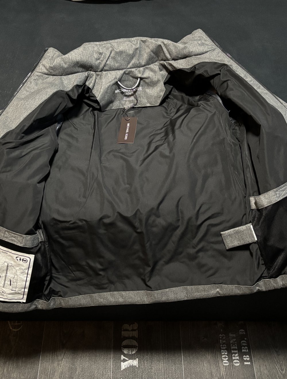 Michael Kors Jacke in Größe XS fällt jedoch wie S aus.